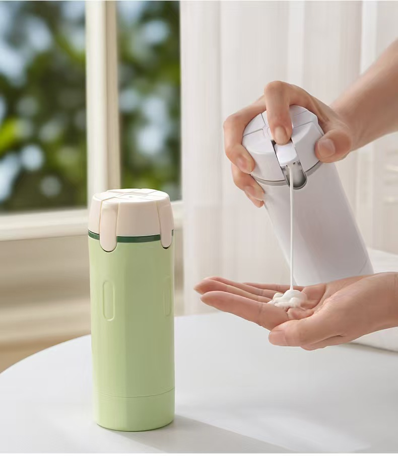 🔥Ultra-lightweight and eco-friendly four-in-one travel dispensing bottle