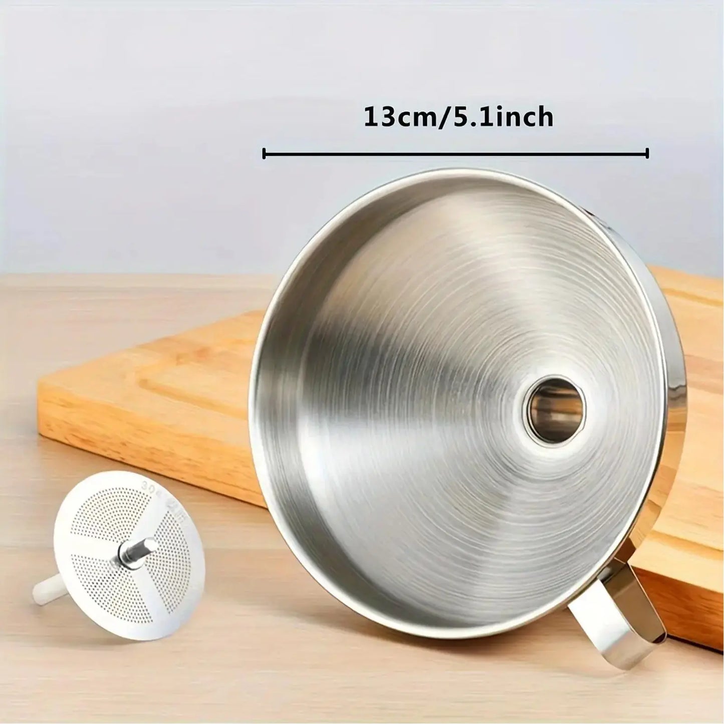 The funnel filter screen is leaking oil, the kitchen oil pouring device is thickened with a large diameter for household use, and the classification filter is a universal funnel